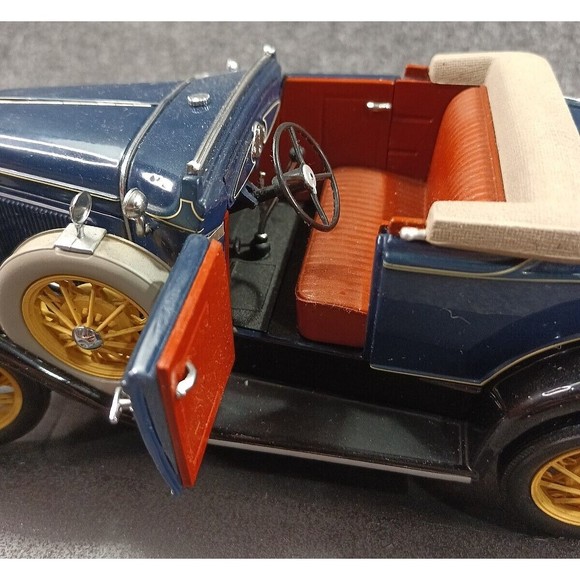 1931 Ford Sedan Model A 1:18-scale Diecast Car Motor City Classics IMPERFECT - Picture 5 of 16